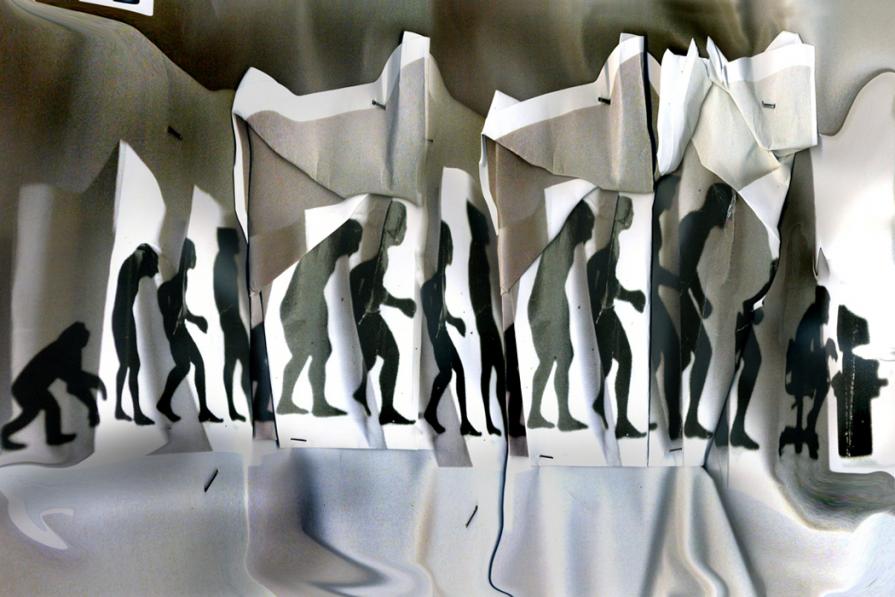 ci siamo staccati da terra  evoluti per ritornarvi accasciati, evoluzione o involuzione.