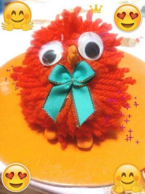 Vi presento Giallino il pulcino più carino.che c'è ... fatto tutto da me con il pom pon !!!! :))))