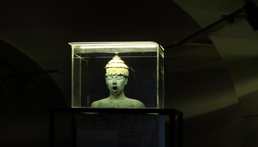 Who hold the water here 