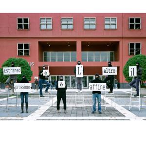 playing with Pamuk playing with Pamuk