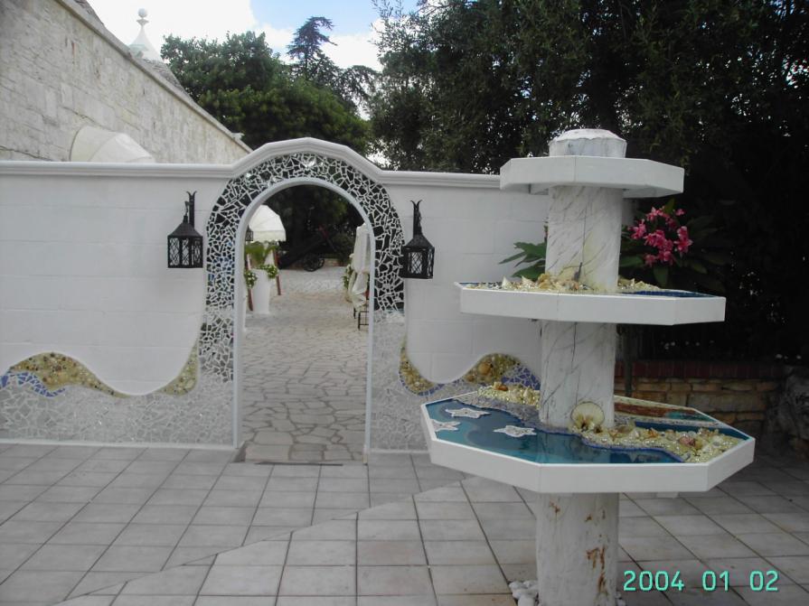 MOSAICO PARIETALE CON TOTEM MOSAICO PARIETALE CON TOTEM