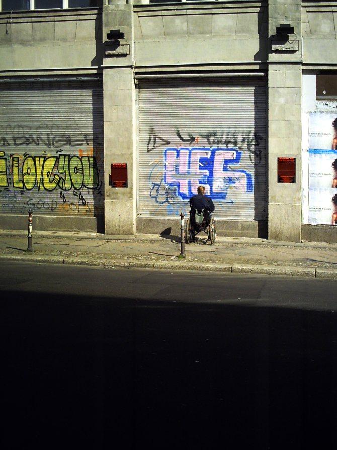 GEGEN DIE WAND GEGEN DIE WAND