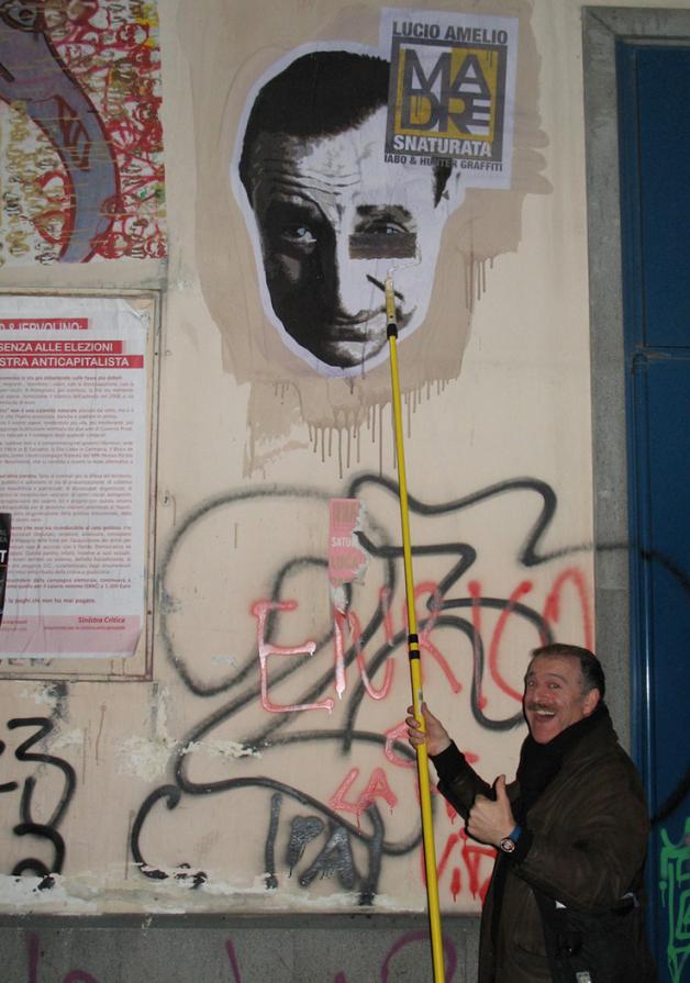 Lucio Amelio - Augusto De Luca attacca sui muri di Napoli la sua immagine. 1