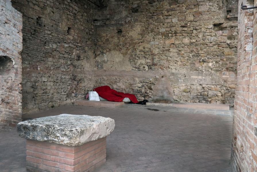 E dicono che siamo  uno stato civile!!!