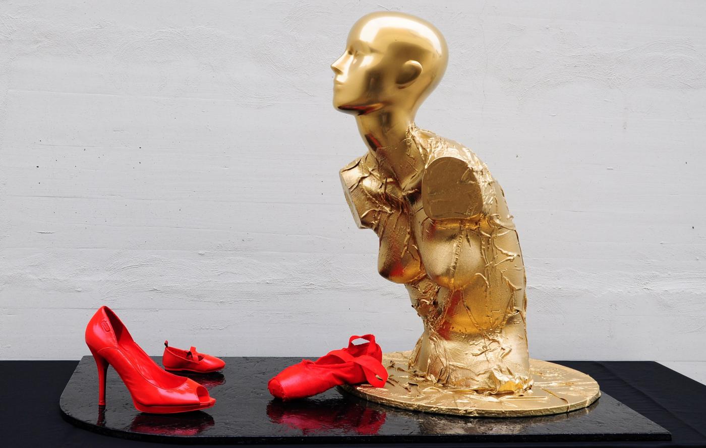 EDUCHIAMO ALL’AMORE.  In Italia ogni TRE giorni una DONNA viene assassinata per mano dell’uomo che diceva di amarla. 