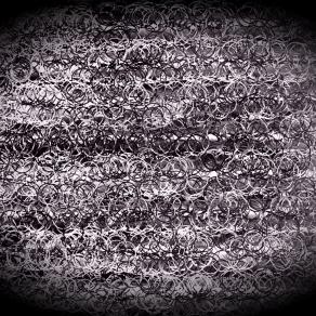 Siamo incredibilmente connessi l'un l'altro e non ne vogliamo prendere coscienza 