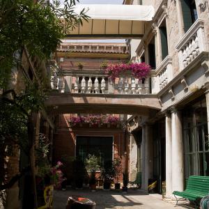 VENICE ART HOUSE VENICE ART HOUSE