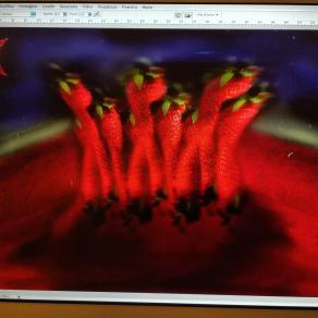 Notte fonda nella città delle fragole.