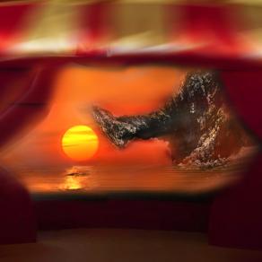 finalmente sotto il tendone ...lui barrisce al tramonto...