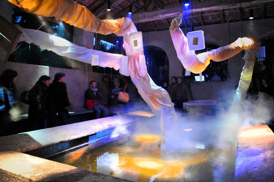 Luci in Acqua e Sapone Luci in Acqua e Sapone