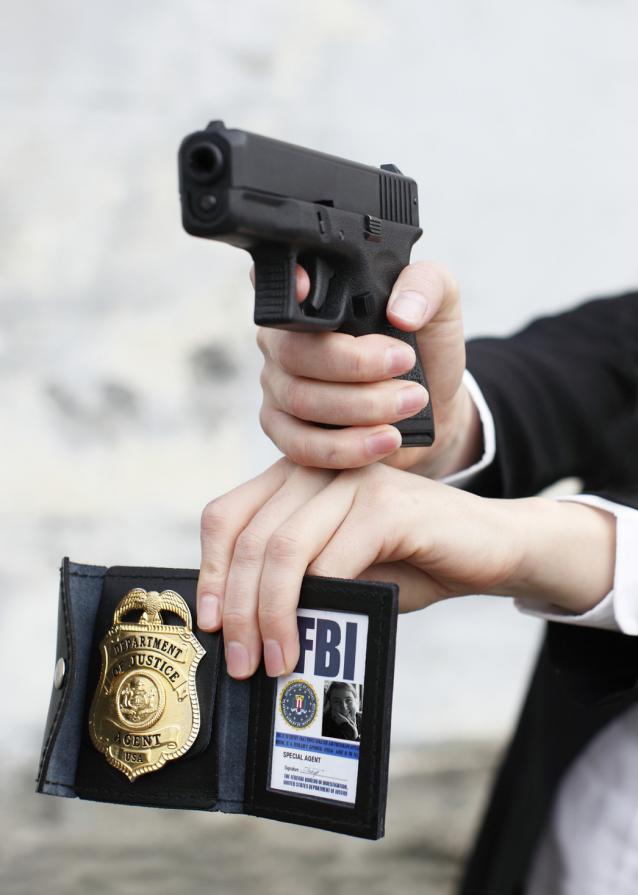 . . . MANI IN ALTO !!! . . . 