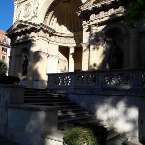 One sea and one word