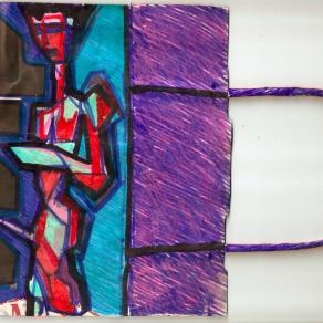 In giro per negozi e uomo in campo verde e blu