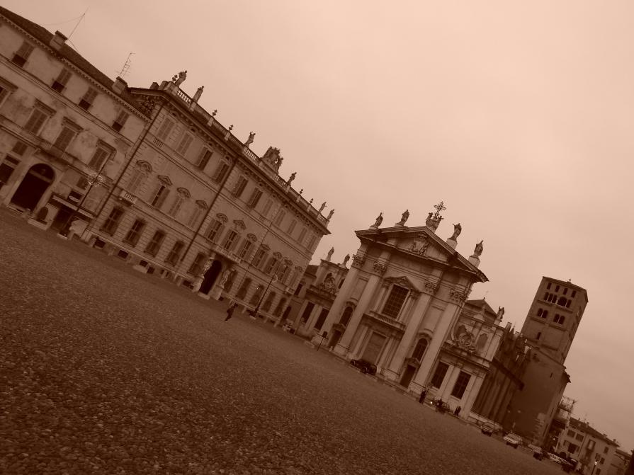 MANTOVA, piazza Sordello.
