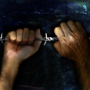 hanno chiuso con il filo spinato....Voi volete entrare noi gia' prigionieri di una societa di Nazioni,prigioniere dei Banchieri.