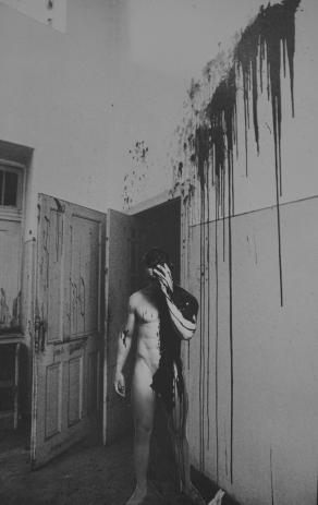 Mai dipingere il muro se ci sei sotto